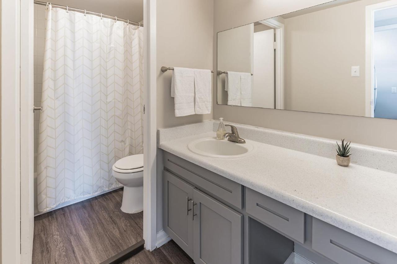 Bargain Downtown Memphis Apartment W Amenities Bagian luar foto